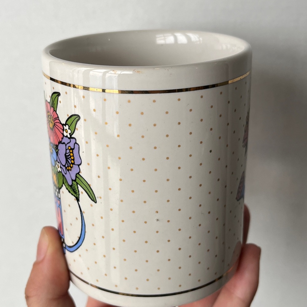 3/$30 🌟 90’s Floral Mom Mug with Watering Can Design - Picture 5 of 8